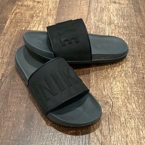 Black Nike Offcourt slide sandal